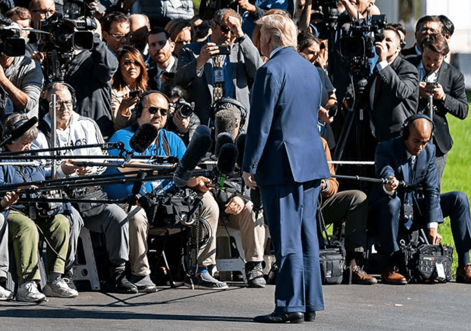 Etats-Unis : les Archives nationales réclament une enquête contre Donald Trump