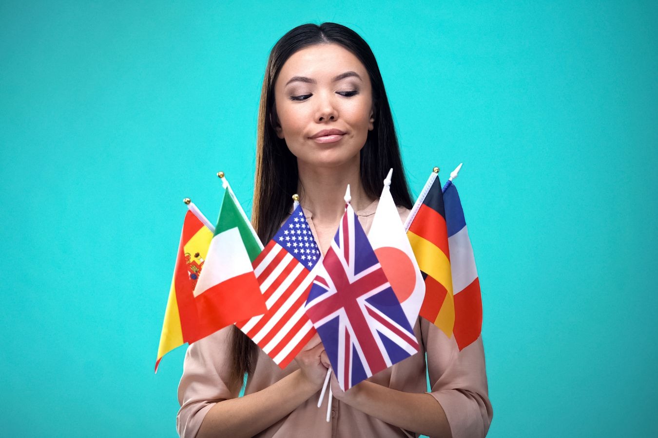 Si la veille multilingue est indispensable, il est essentiel d’assurer au-delà de la traduction, une contextualisation pertinente de l’information. (Canva) veille-multilingue-recherche-information