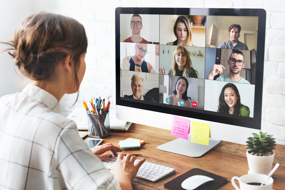 Il est important pour les entreprises de bénéficier d'une plateforme de webinaire qui répond à l'ensemble de leurs besoins spécifiques, tout en prenant en compte plusieurs critères essentiels. (Freepik/rowepixel.com) sept-plateformes-elever-webinaires-niveau-superieur-mieux-engager-auditoire