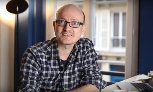 Jean Gauthier explique dans une interview vidéo comment le mooc "Veille, IA et datavisualisation" a été conçu. (DR) mooc-veille-IA-jean-gauthier-serda-competences