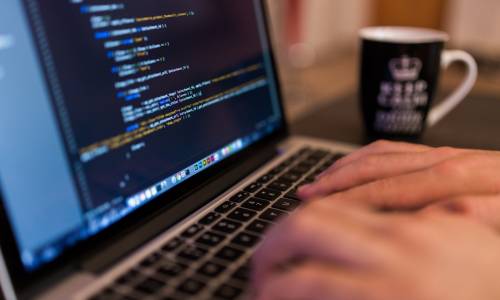 D'après le dernier "Baromètre Covid-19" publié par Syntec Numérique, de nombreux professionnels du numérique maintiennent leur activité pendant le confinement. (Pixabay) teletravail-barometre-numerique-coronavirus