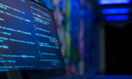 ordinateur-piratage-hacking-teletravail