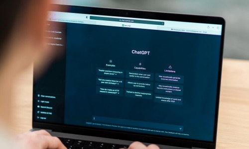 IA-OpenAI-admet-avoir-besoin-œuvres-protegees-par-droit-auteur-pour-entrainer-ChatGPT