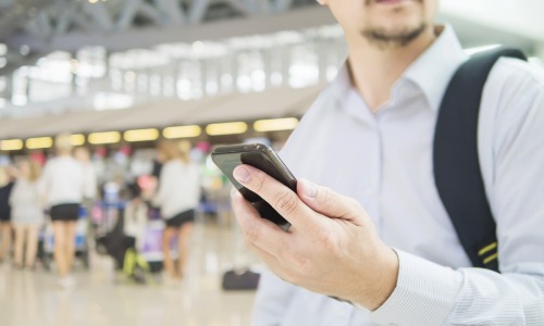 Avec son EU Digital Identity Wallet (EUDIW), prévu par eIDAS 2, l’Union européenne ambitionne de fournir à chaque citoyen, résident et entreprise une identification numérique sécurisée et le partage de documents pour tous (EyeEm/Freepik)