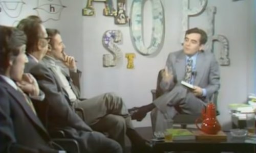 Bernard Pivot sur le plateau d'Apostrophes en 1976 (Ina)