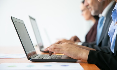 Ce plan d'action fait suite à la publication de la circulaire data par le Premier ministre en avril 2021. (Crédits : Freepik) plan-action-ministere