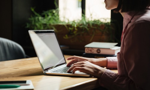 L'adoption de RiC se heure à un besoin important de formation et de vulgarisation. (Drobotdean/Freepik) ric-nouvelle-norme-refondation-description-archivistique